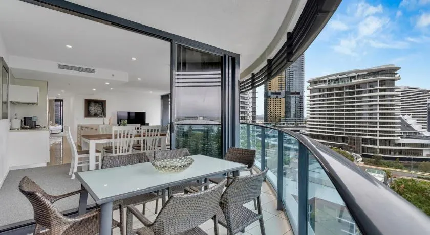 Luxury Living At The Oracle - Image 1