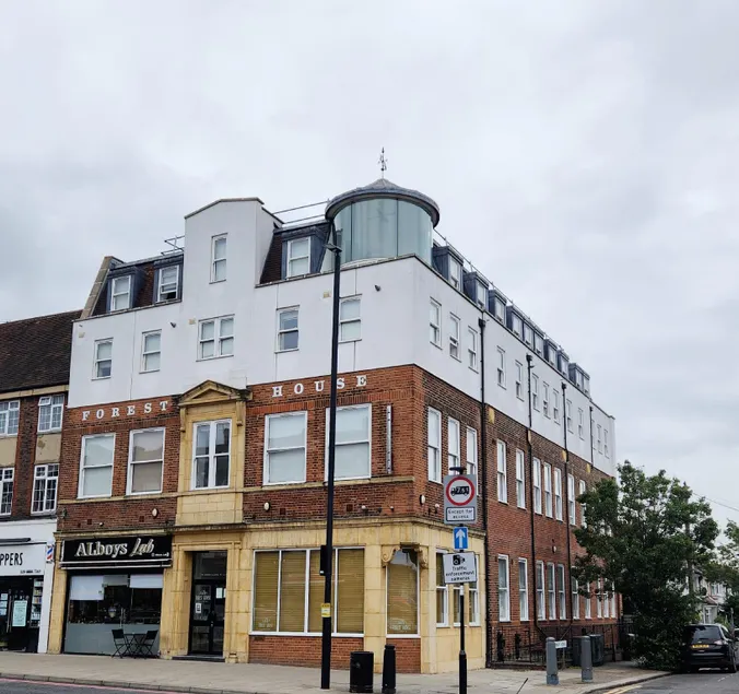 Forest House Hotel - Image 1