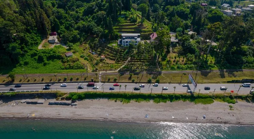 House at the Sea - Image 1