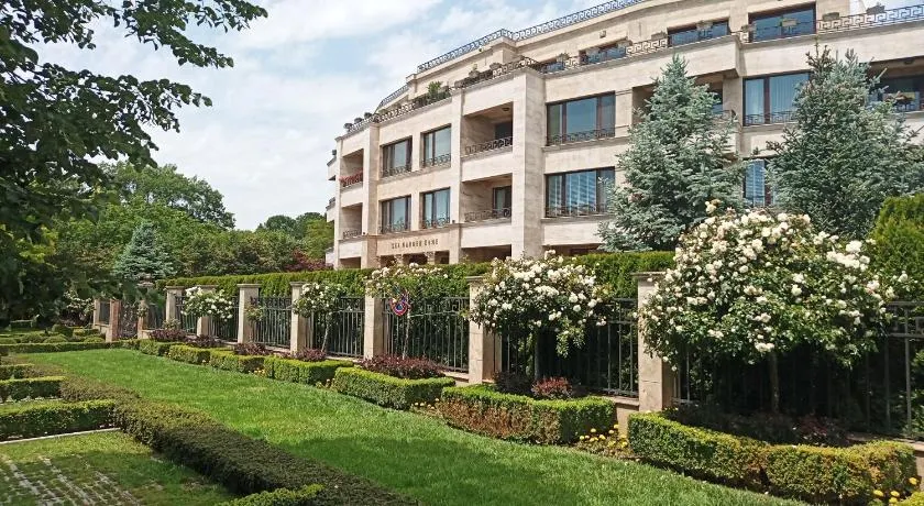 Sea Garden Lux Apartment - Image 1