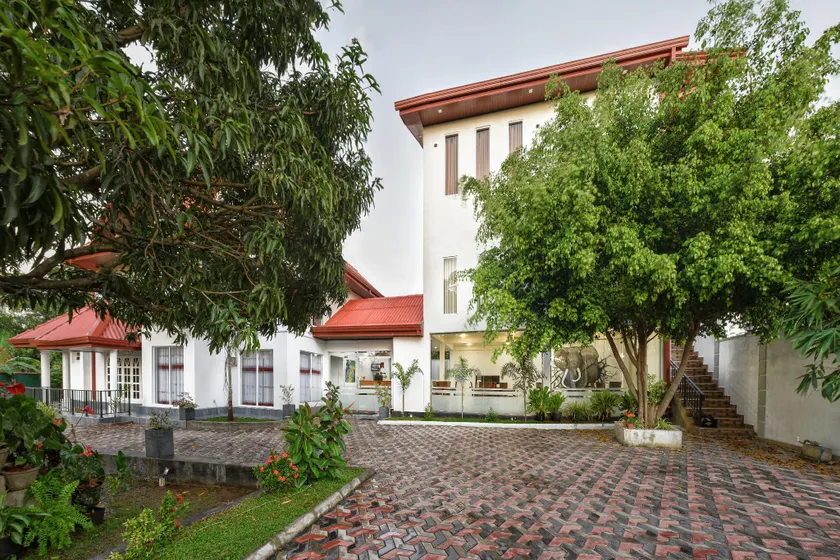White Land City Hotel - Image 1