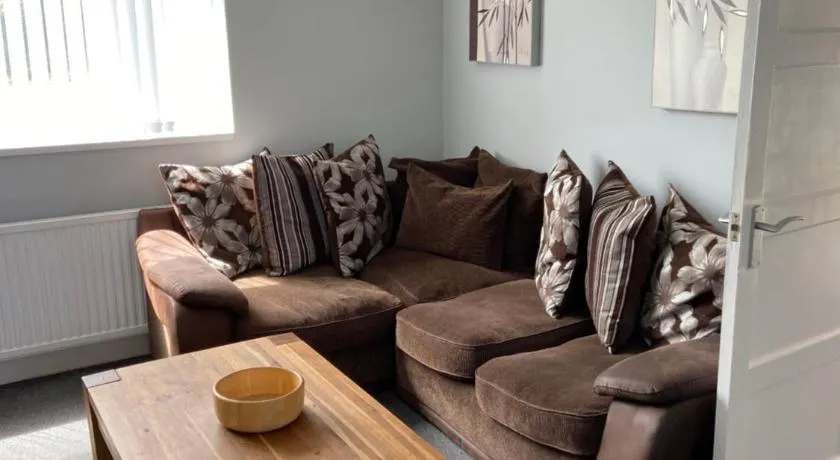 Sheffield spa view 2 bed house free parking - Image 1