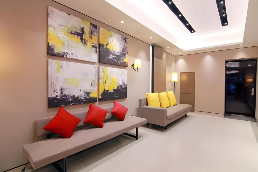 Home Inn Plus Nanjing Xinjiekou - Image 1