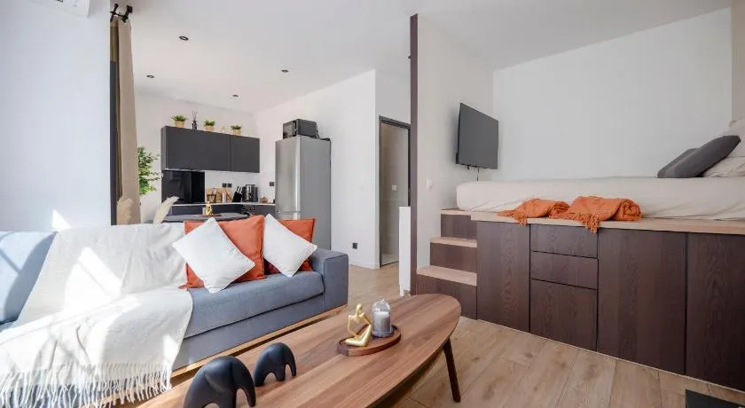 Renovated Studio walking distance to Paris - Image 1