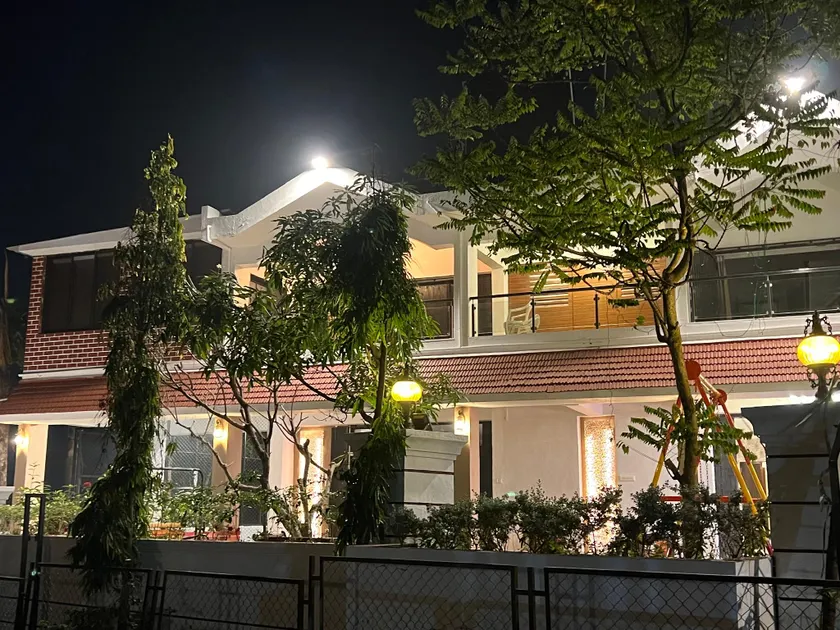 LV 1 . Luxury villas for you idle for your family - Image 1
