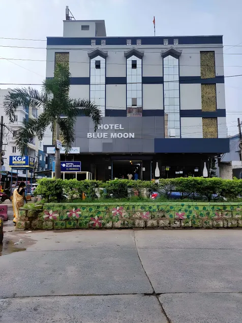 HOTEL BLUE MOON - Image 1