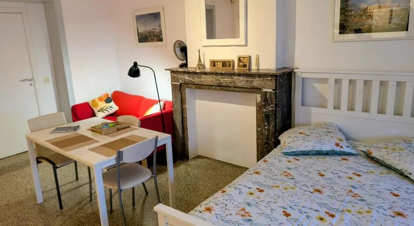 Central and convenient studio near supermarkets and public transports - Image 1