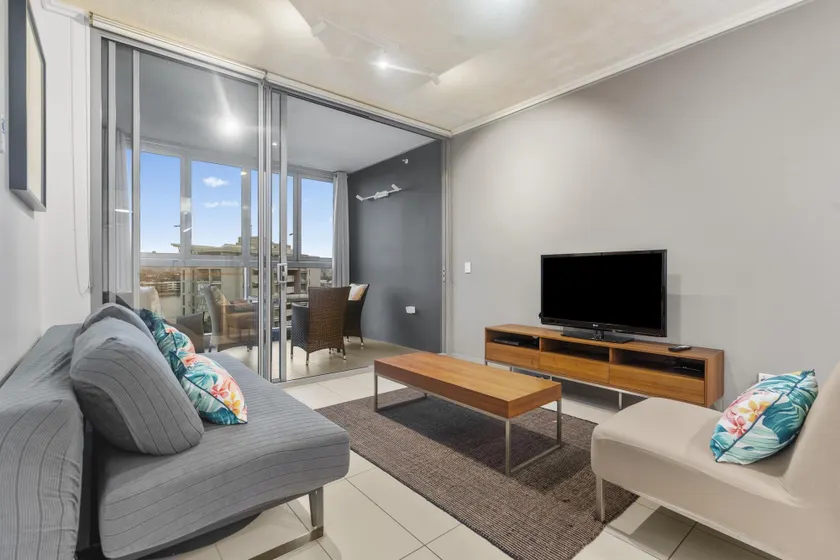 Hamilton Riverview Apt with Balcony & Pool - Image 1