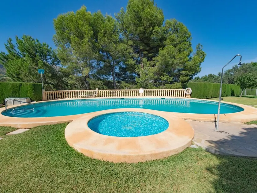 Casa Adosada Esquinera Urbanización Piscina Comunitaria - Image 1
