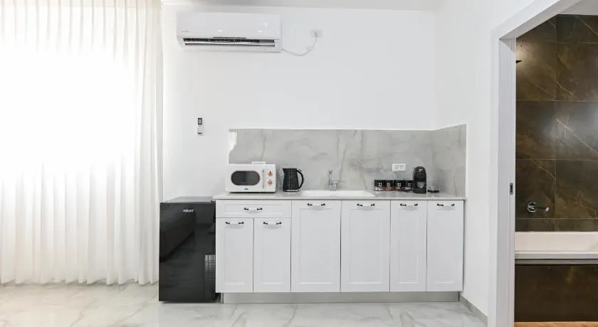 Lake Mansion Boutique Apartments - Image 1