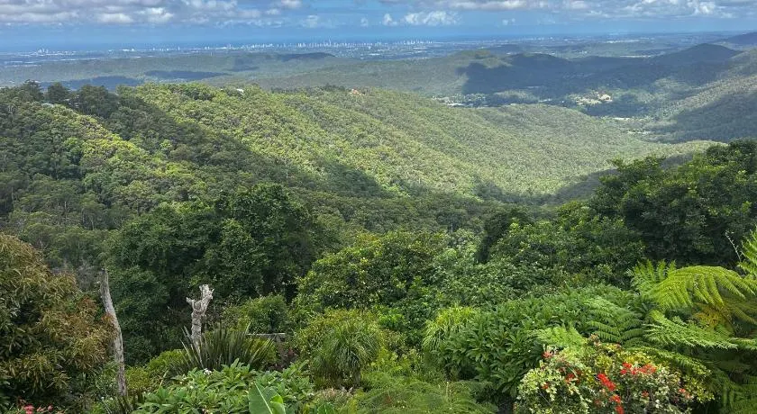 Green Cauldron, Homestay, Tamborine Mountain, Private Room, Ensuite, Private Courtyard, Gold Coast Views - Image 1