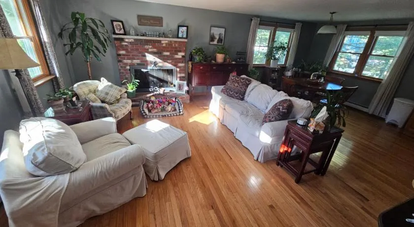 Pine & Harbor Homestay - Near Cape Cod & Plymouth - Image 1