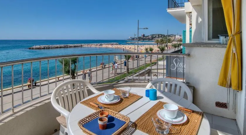Apartamento en 1 línea mar - Image 1