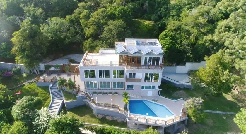 Leonardi's Sunset House - Image 1