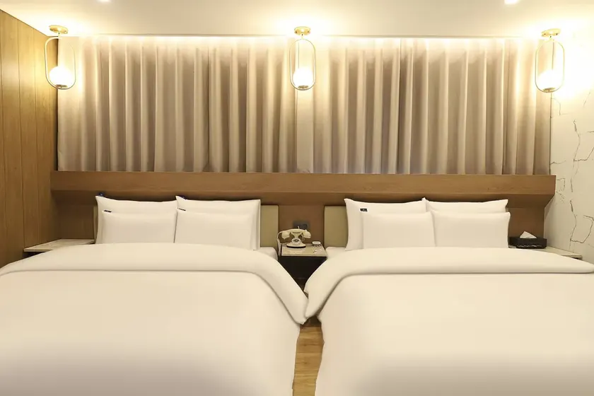 Rosy Hotel - Image 1