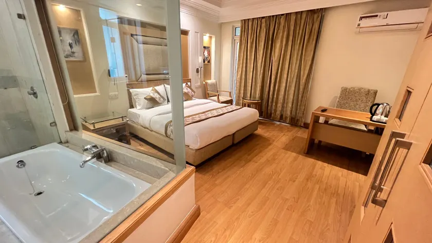 Hotel Inaya Suites - Rooms with Bathtub - Image 1