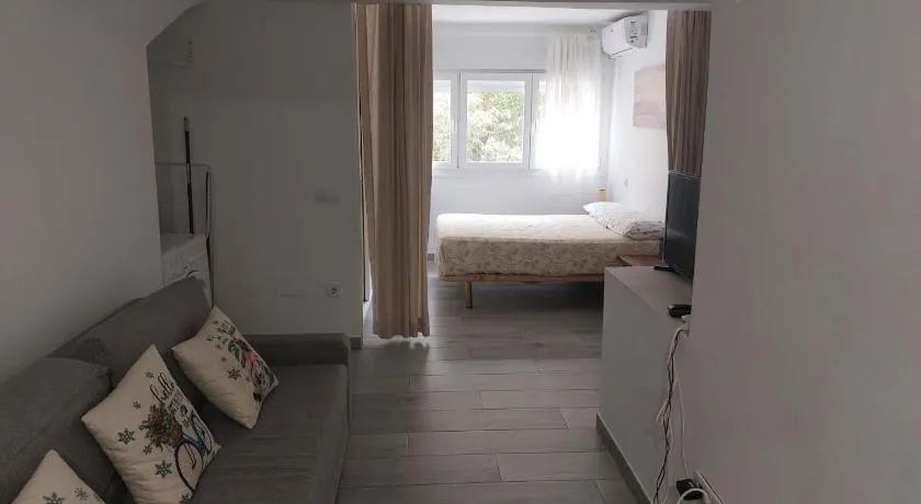 Charming Apartment up to 4 persons 3 min to Metro - Image 1