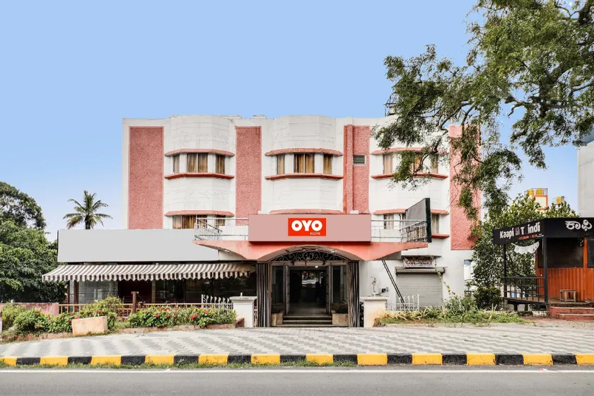 SPOT ON 93332 Hotel Maharaja - Image 1