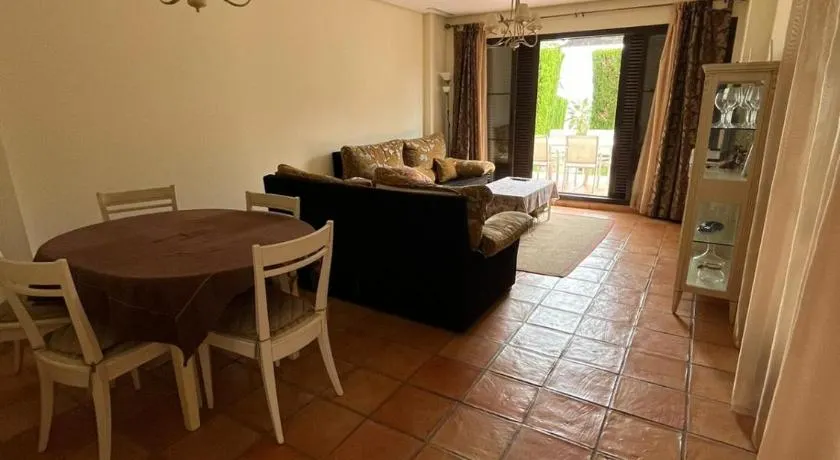 Bungalow de 3 dormitorios en Sierra Cortina - Image 1