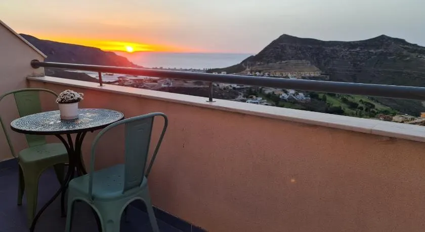 Sybarix Apartment: Precioso apartamento con vistas al golf y el mar - Image 1