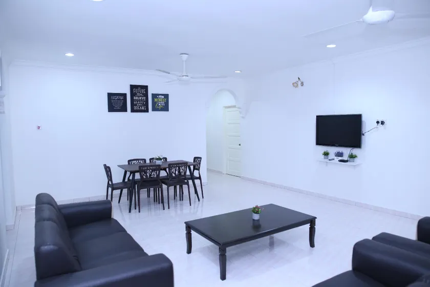 Green Dream Homestay 4 Bilik & Ruang Tamu Aircond 3 Bilik Air Wifi Netflix Kota Bharu - Image 1
