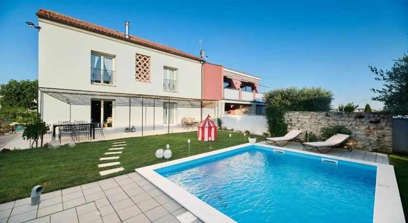 Villa Mediterranea with pool and grill in Umag - Image 1