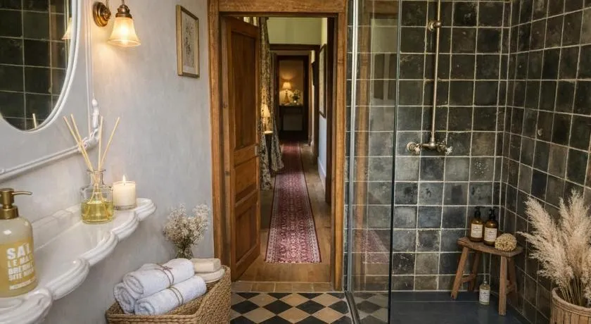 Château isigny Boutique B&B in Normandy - Image 1