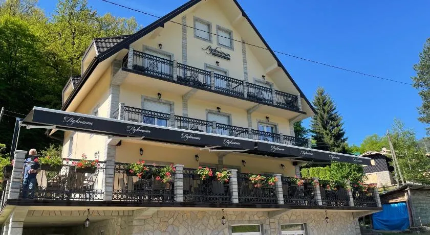 Lužnjanin restoran i sobe - Image 1