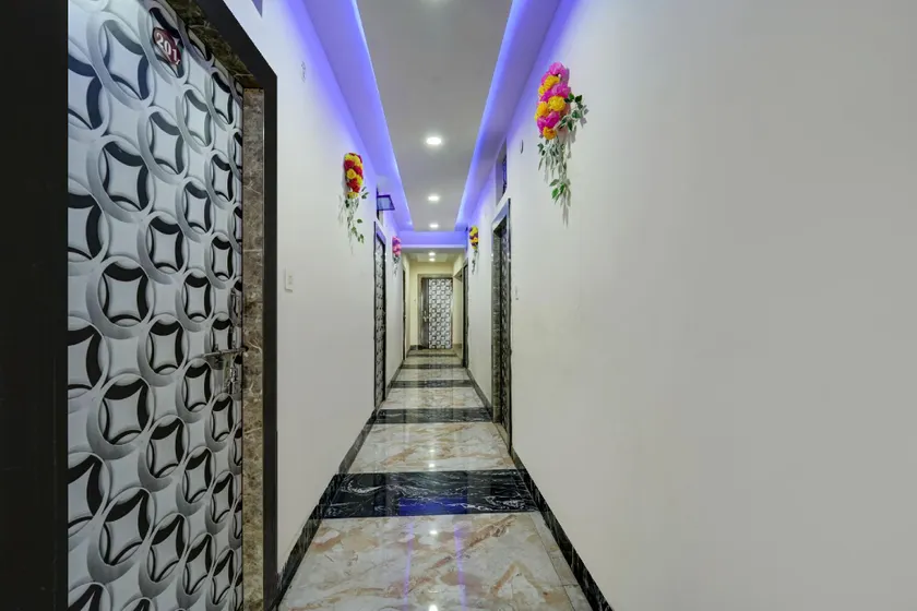 Hotel O Gajraj Banquet Hall Guest House - Image 1