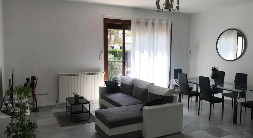 Haut de maison tout confort avec jardin et balcons - Image 1