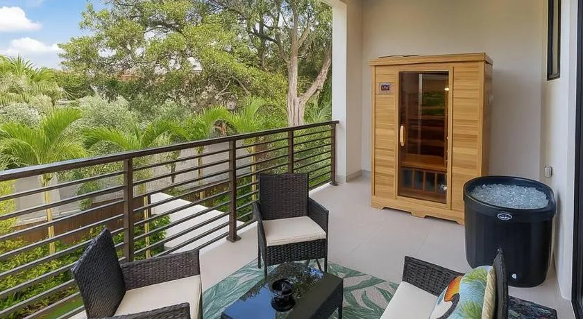 Lux Jungle Haven Close to Port Everglades and Beach - Image 1
