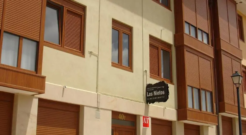Los Nietos - Image 1
