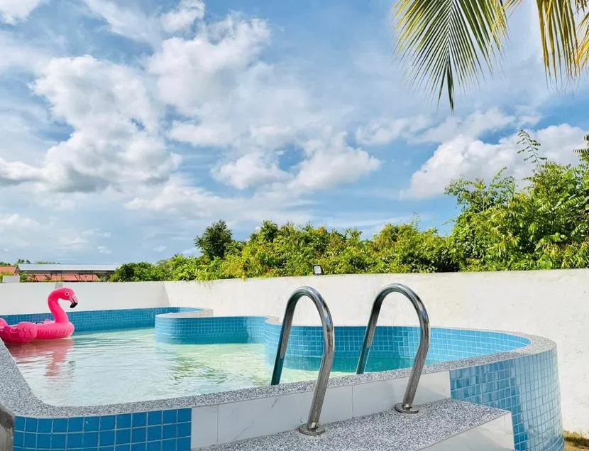 PRIVATE POOL HOMESTAY KEMAMAN CHUKAI 10PAX - Image 1