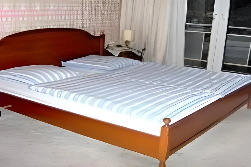 Artus Hotel - Image 1