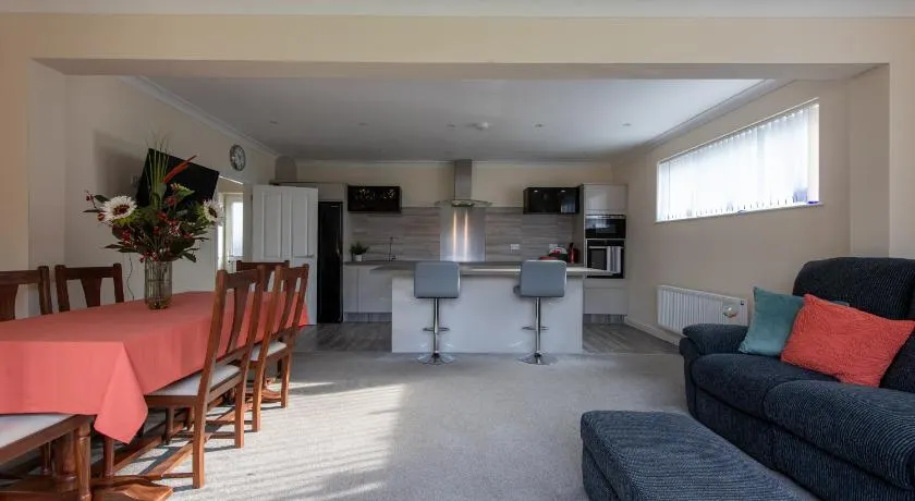 Seaview Cottage - Image 1
