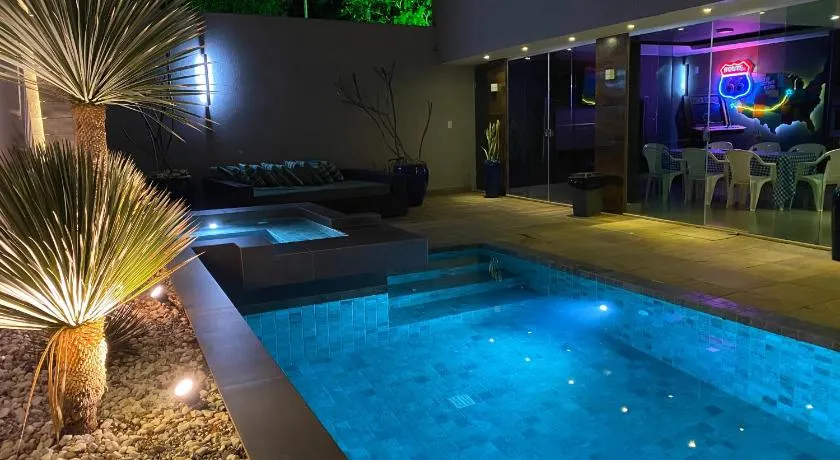 Casa com Piscina no bairro João VI, Muriaé-MG - Image 1