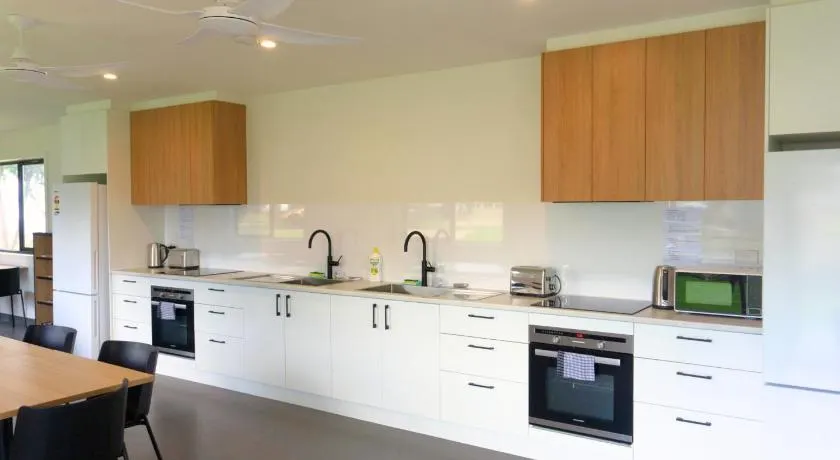 Lake Colac Holiday Park - Image 1