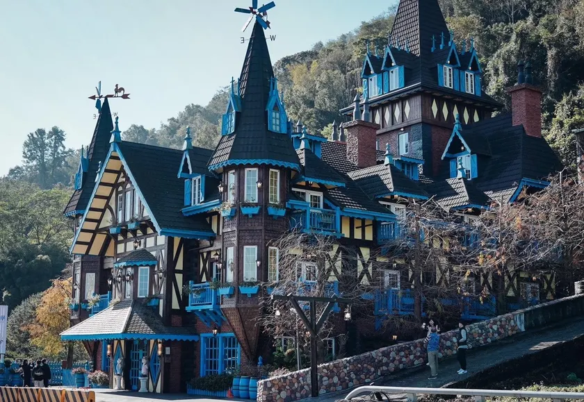 Blue Castle Juno Maison - Image 1