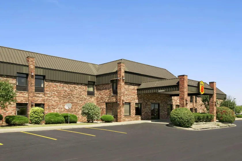Super 8 by Wyndham Columbia City - Image 1