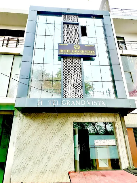 Hotel Grand vista - Image 1