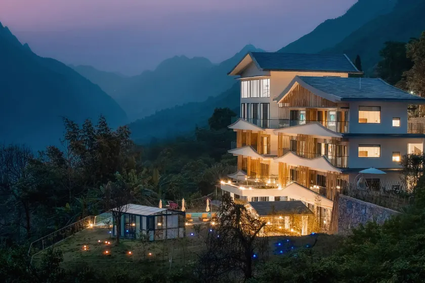 Yuanfu Xiadu Bridge Canyon Resort, Huangguoshu - Image 1