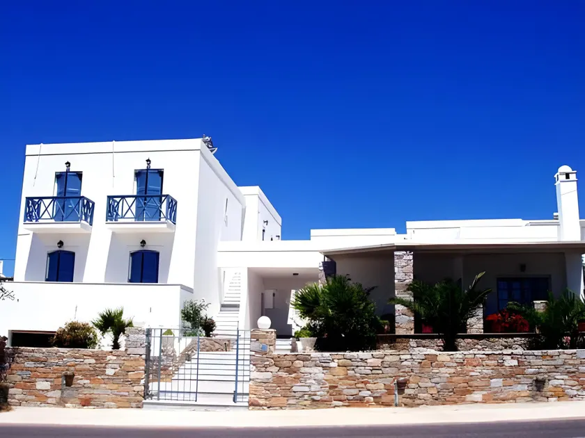 Manos Apartments - Image 1