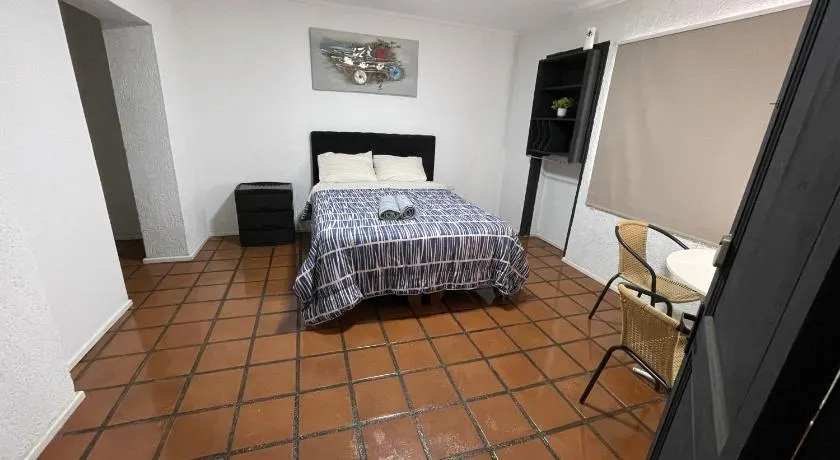 Habitación doble superior en el centro, con baño - Image 1
