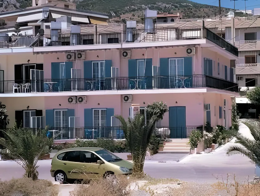 ANGELO Cafe Hotel - Image 1