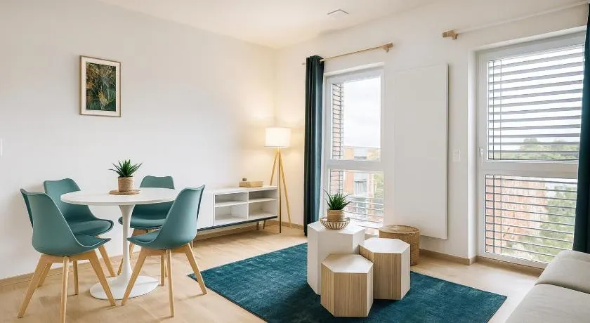 Central fully serviced studio - Image 1
