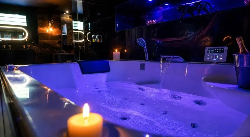 Baobab Logement Atypique avec jacuzzi privé - Image 1