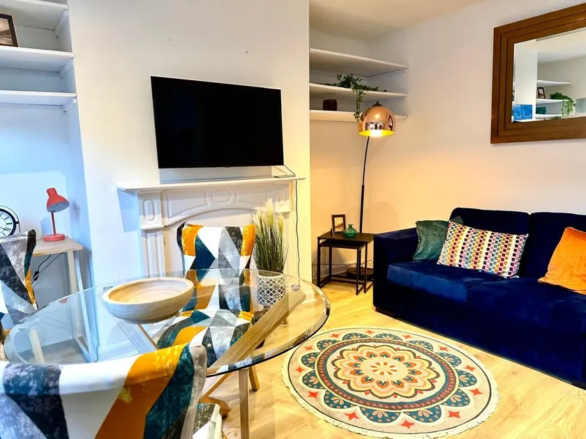 Leeds 2 BR Townhouse - 4bed - Short & Long Stay - Image 1