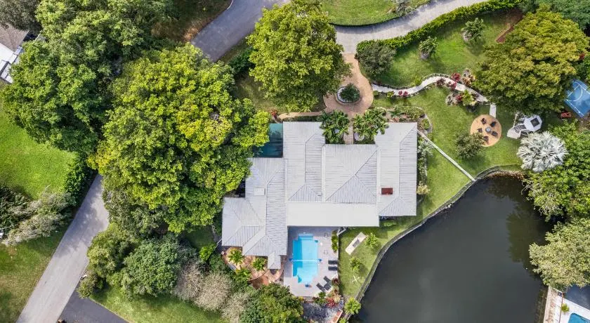 Family villa w heated pool gameroom fire pit - Image 1