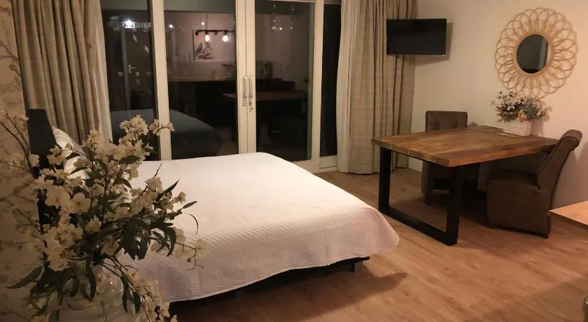 Garden Room or Economy Room - Image 1