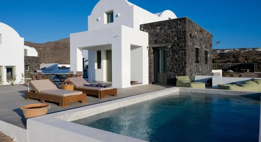 Oia Kissiri - Private Pool Villas - Image 1